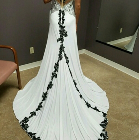 Rachel Allan - Picture 1 of 2